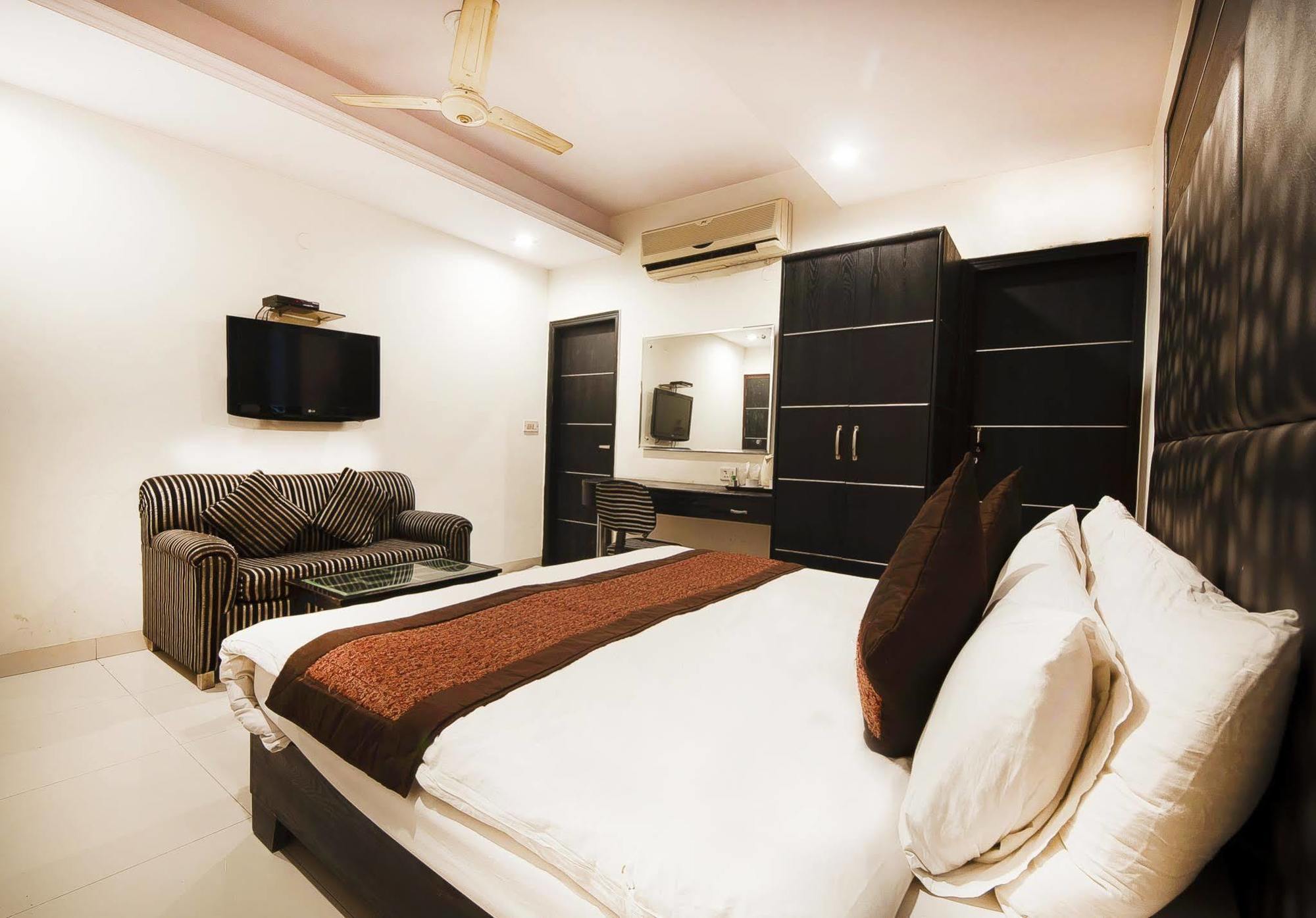 Treebo Mehar Castle Hotel Delhi  Eksteriør billede